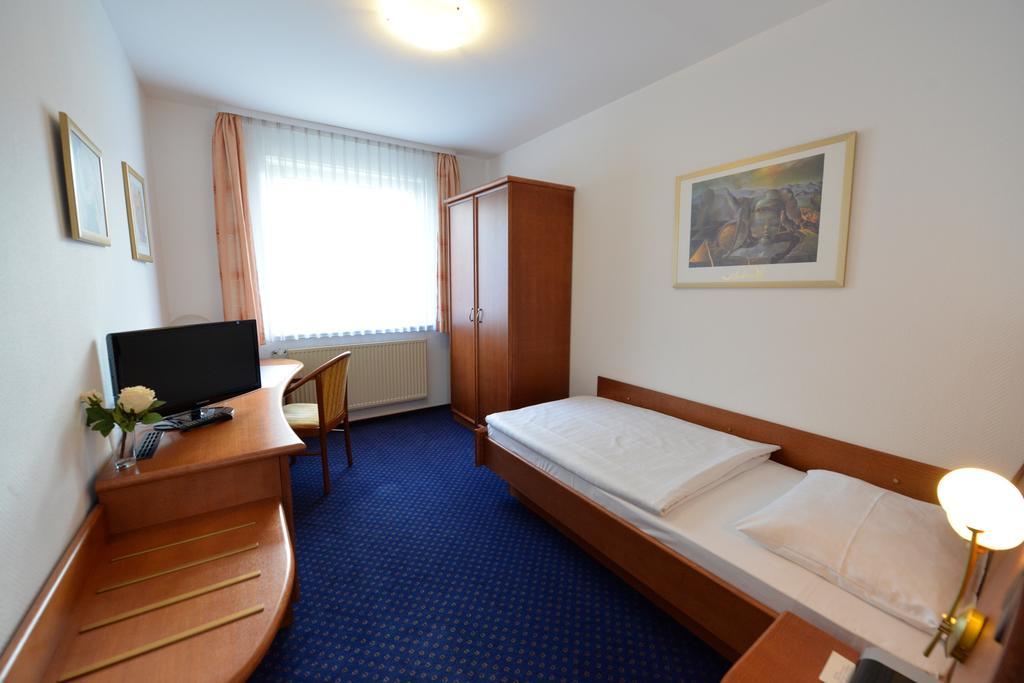 Hotel Trollinger Hof Bad Oeynhausen Exterior foto